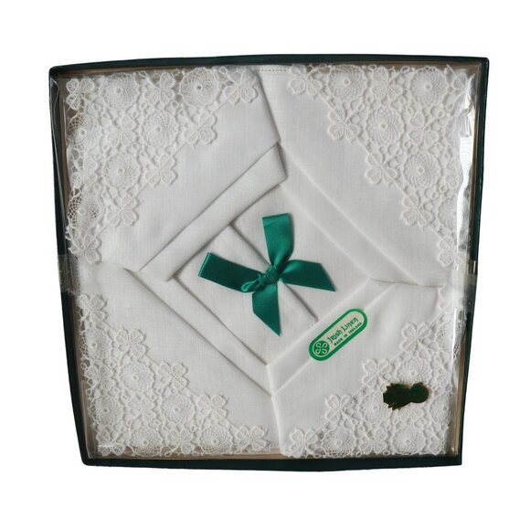 Vintage Box of 4 Irish Linen Handkerchiefs White With Lace Trim Unused - Picture 1 of 2